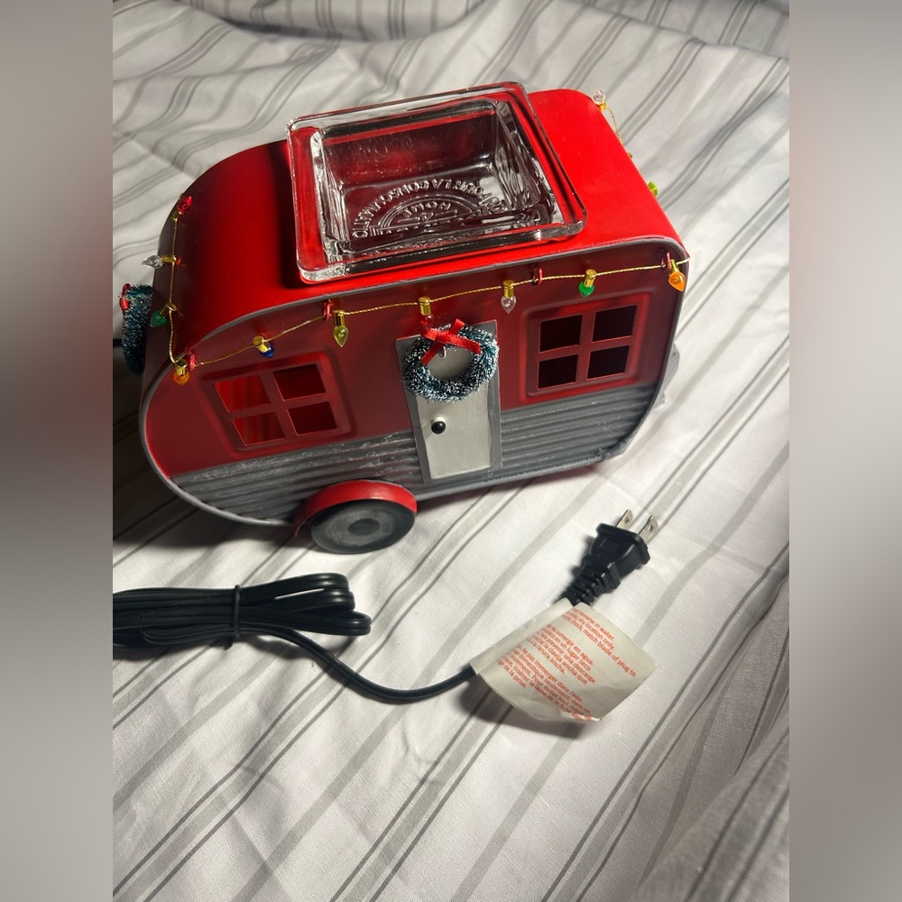 Scentsy Christmas Holiday Camper Wax Warmer Retro Red Camping Trailer *Retired*